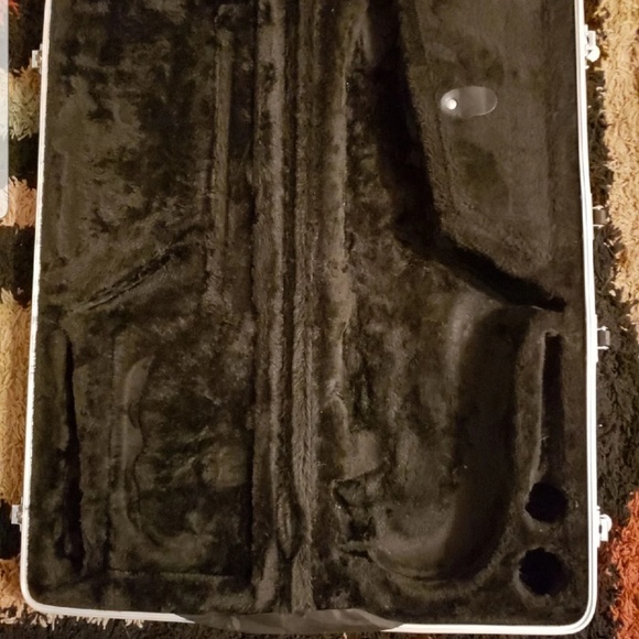 Saxophone - Picture 3 of 6